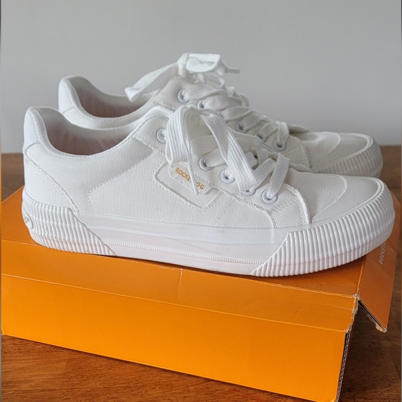 Rocket Dog White Canvas Sneakers. Size 8M EUC. Worn Once - Picture 1 of 8